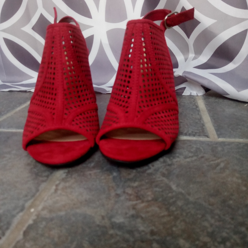 Kelly and Katie burgundy heels size 8 1/2